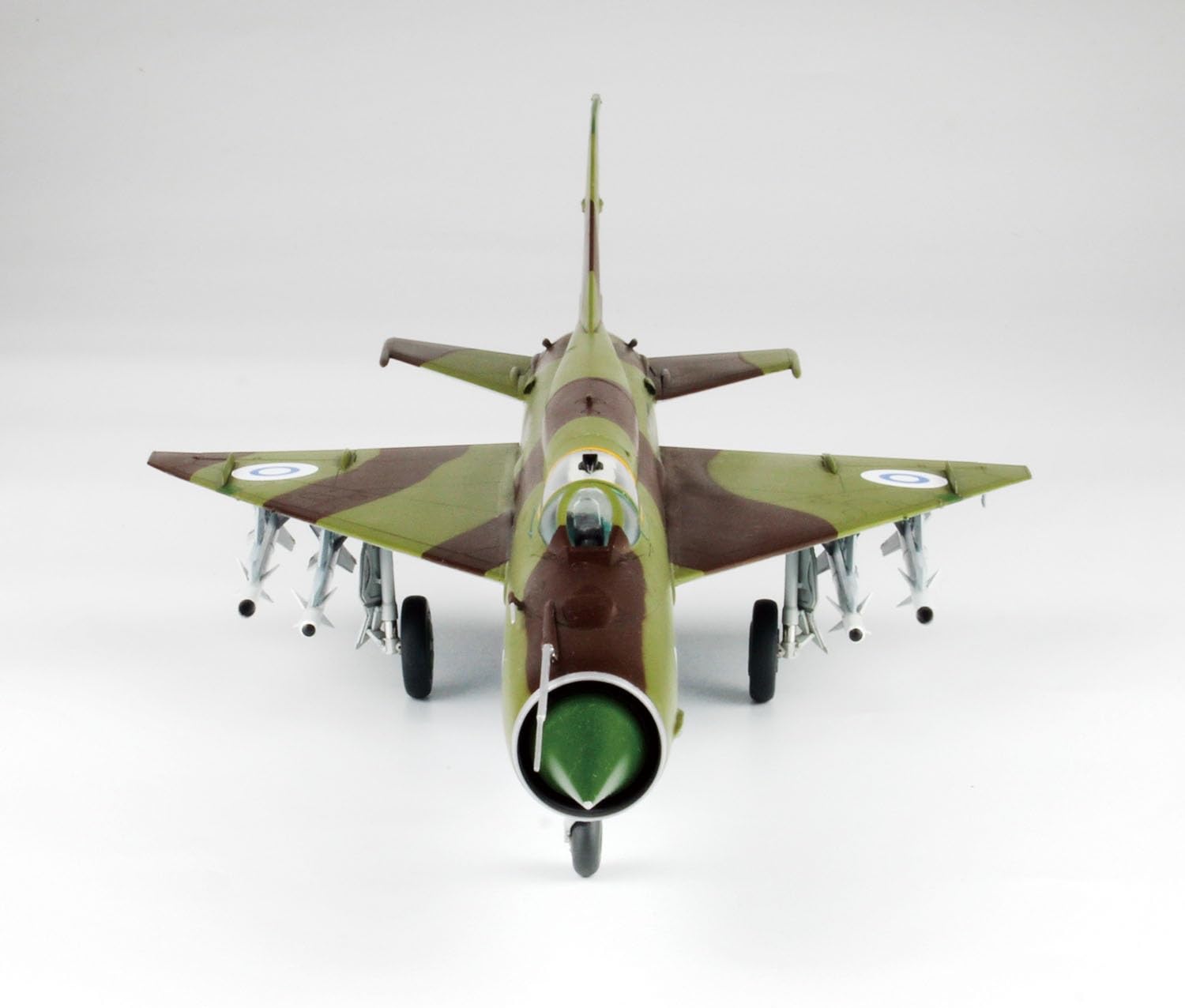 Amazon | プラッツ 1/48 フィンランド MiG-21 bis フィッシュベッド L